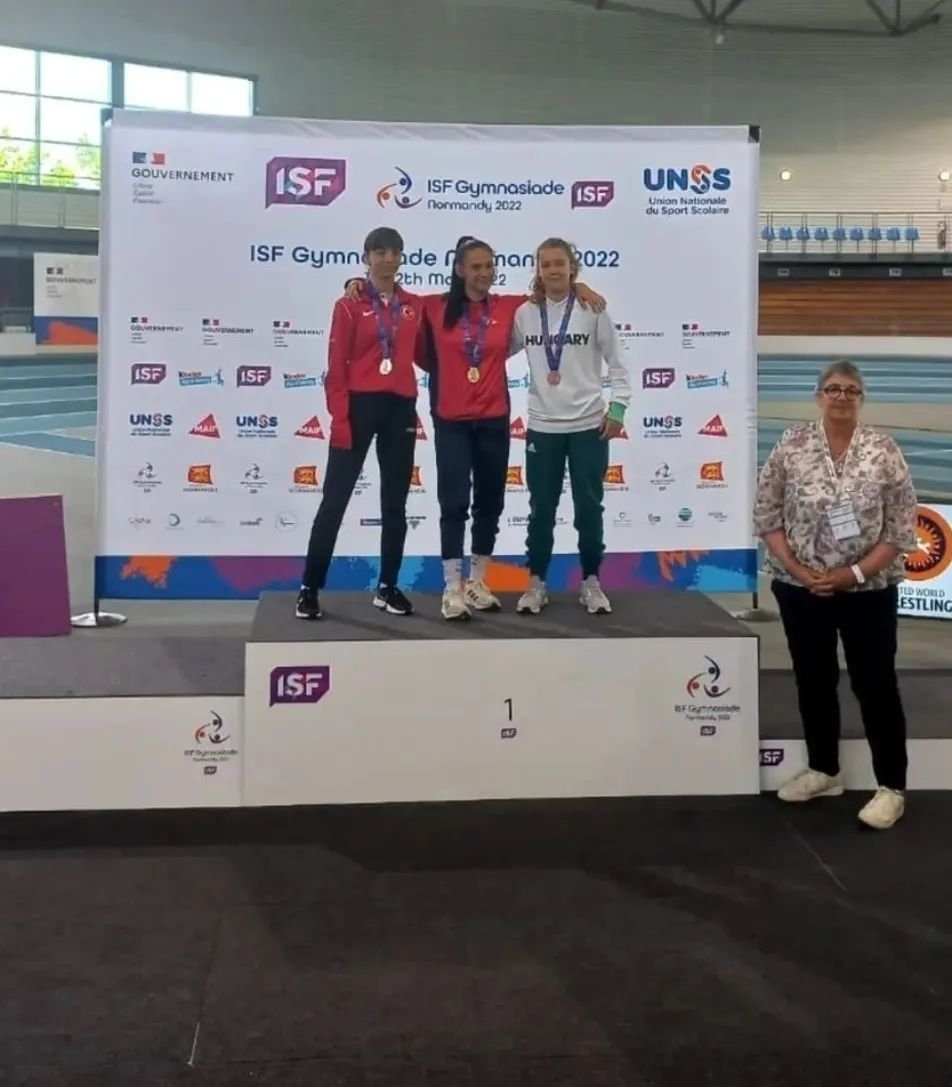 halilakkanatcpl's tweet photo. Fransa'da düzenlenen Uluslararası Kadın Serbest Güreş Olimpiyat Şampiyonasında Halil Akkanat ÇPAL öğrencimiz Remziye Karadağ 2. olmuştur. Öğrencimizi tebrik eder, emeği geçen idareci ve öğretmenlerimize teşekkür ederiz 
@tcmeb 
@istanbulilmem 
@esenyurtmem 
@vdtctn2 https://t.co/pmFG2nQZdt