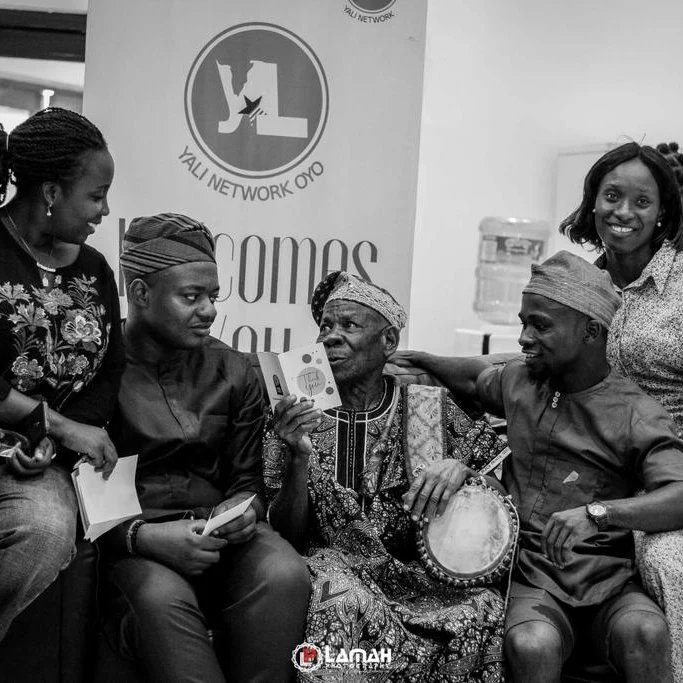 penielcards's tweet photo. @yalinetworkib team presented a Thank You Card to appreciate Baba Onilu as their special guest. https://t.co/23TpLdQDEF