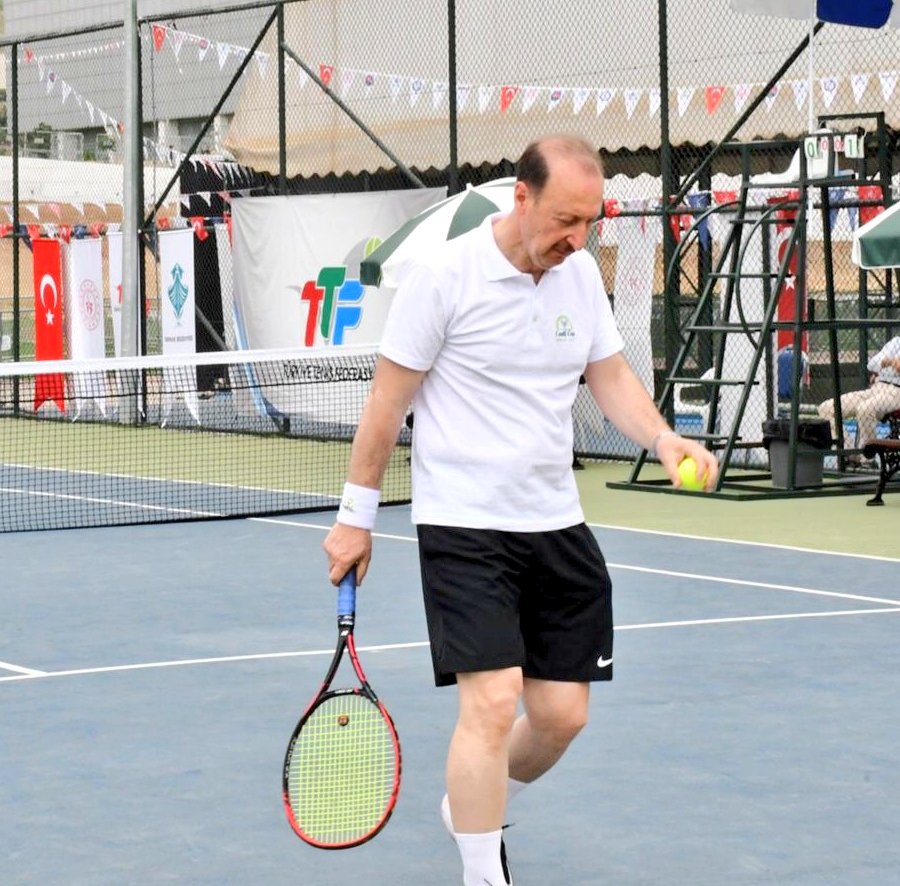 İyi bir tenis oyuncusu olan Ulaştırma ve Altyapı Bakan Yardımcımız Sayın @iskurtenver'e final günü Şırnak'ın ilk uluslararası tenis turnuvası Cudi Cup'a teşrifleri dolayısıyla teşekkürlerimi arz ediyorum.