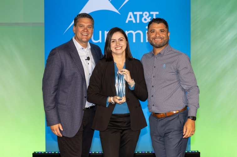reynaolivo1's tweet image. Beyond excited for winning my 5th Summit Award!! It is an honor and could not feel more grateful for this experience! Thank you to my amazing team for delivering an awesome 2021 and @jrluna11 for all the support!! Who is coming with to San Diego? Lets go!! @One_FLA @theeastregion