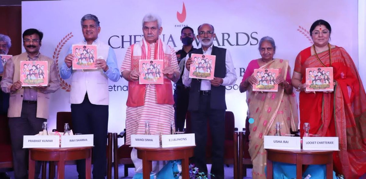 manojsinha_'s tweet photo. All these men and women devoted to constructive social work are the real heroes of national development. They form the backbone of our social sector and truly inspiring others, especially the younger generation, to participate in selfless service to the society. https://t.co/6TImiJiCpY