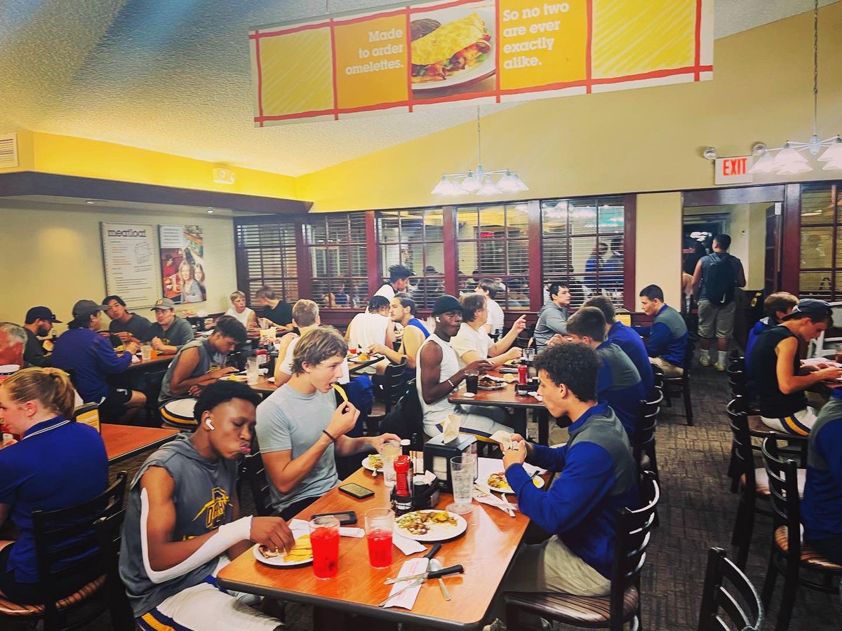DaphneFBTrojans's tweet image. We win…we 𝗘𝗮𝘁‼️ #buffetstyle 🙏🙌@goldencorralhattiesburg
