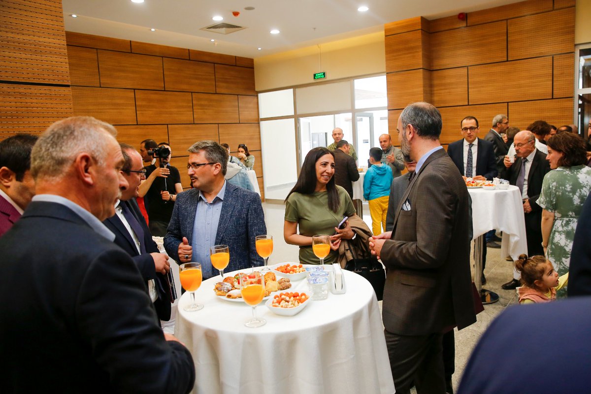 Üniversitemiz tarafından düzenlenen “5. Dede Korkut Bilim, Kültür, Sanat ve Spor Şenlikleri” yoğun geçen iki haftalık etkinliklerin ardından güzel bir kapanış töreni ile sona erdi. Katılanlara ve emeği geçenlere teşekkür ederim.