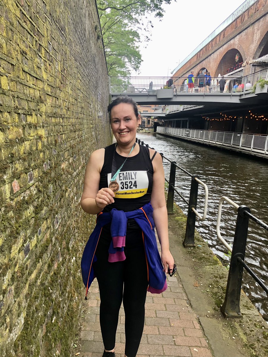 Great day at #GreatManchesterRun with <a href="/MFTnhs/">MFT NHS</a> blue wave 🏃🏻‍♀️
However any glory I may have considered claiming was stolen by my other half who came in 8500 places ahead of me in half the time 🤦🏻‍♀️🤣🤣