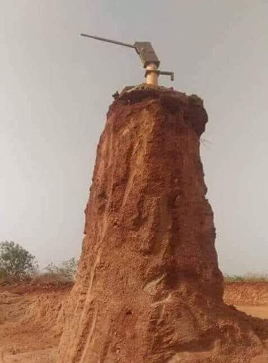 jitupatwari's tweet photo. क्या यह फोटो #मध्यप्रदेश का है?
ऐसा केवल यहीं संभव है!

खनन #माफिया बजाओ बाजा!
#अंधेरनगरी_मामाराजा https://t.co/8UurnG49To