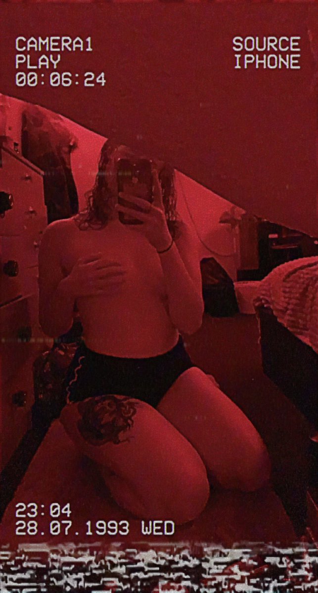 Throwback to my broken ass mirror 🥴