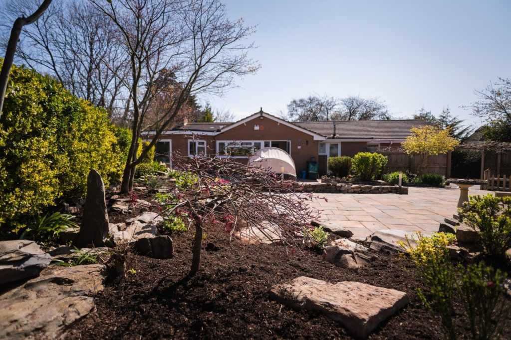 CHuC_org_uk's tweet photo. South West - #Devon - #Otterton Clare's Place
#SelfCatering holiday cottage with #ceilinghoist #ceilinglift and accessible pool with #hoist. Sleeps 8. Hoists in 2 bedrooms and wet room with #changingbench.
More info on #CHuC website : https://t.co/o8n02K5JSY https://t.co/G0LjPakv0B