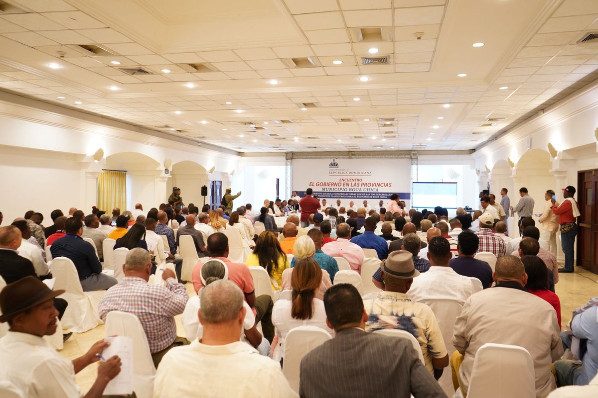 📍👨🏻‍💼Al igual que nuestro director, <a href="/radhagonzalez/">Radhamés González</a>, el programa #GobiernoEnTuProvincia lo están desarrollando de manera simultánea otros funcionarios del gobierno de <a href="/luisabinader/">Luis Abinader</a>, de cara a crear espacios de cercanía con los ciudadanos y conocer sus necesidades. #OMSARD