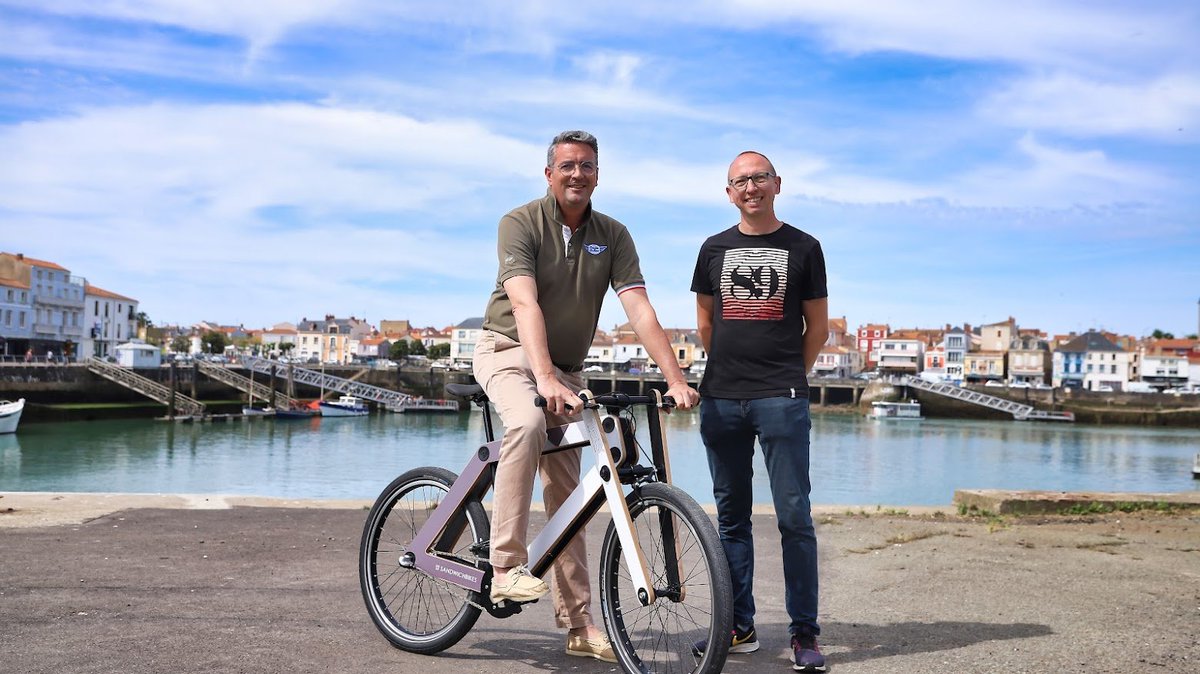 Tous à vélo !🚲
Comme les artistes qui réalisent la magnifique fresque sur le silo <a href="/cavac/">henri van doesburg</a> : adoptons le vélo !
En plus, notre Agglo est en compétition pour le challenge Mai à vélo.
👍4671 km ont déjà été parcourus par les habitants inscrits. Rejoignez-les geovelo.fr/fr/communities…