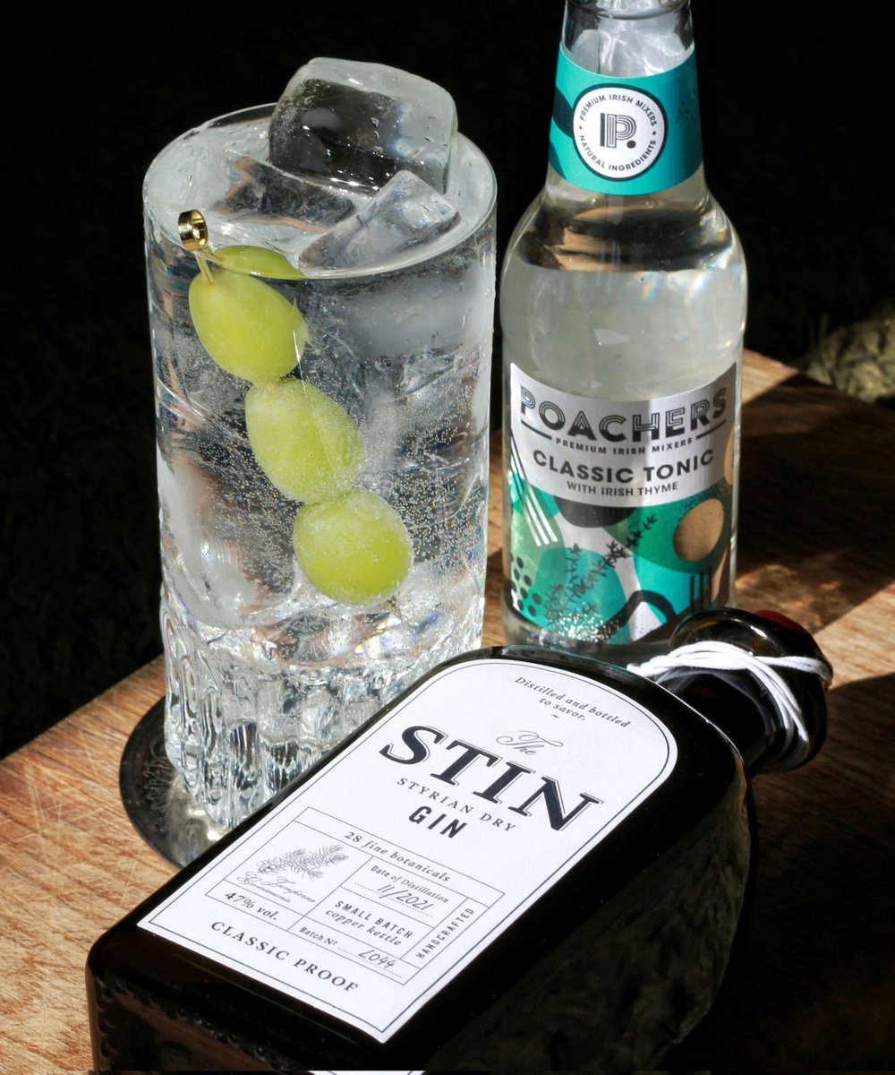 gin_loco's tweet photo. Tonights Gin &amp; Tonic. The Stin Styrian Dry Gin with Poachers Classic Tonic and Green Grapes. 

https://t.co/N7qZDwZwvn

#thestin #poachers #gin #ginandtonic #ginloco https://t.co/s7PklrK9GM