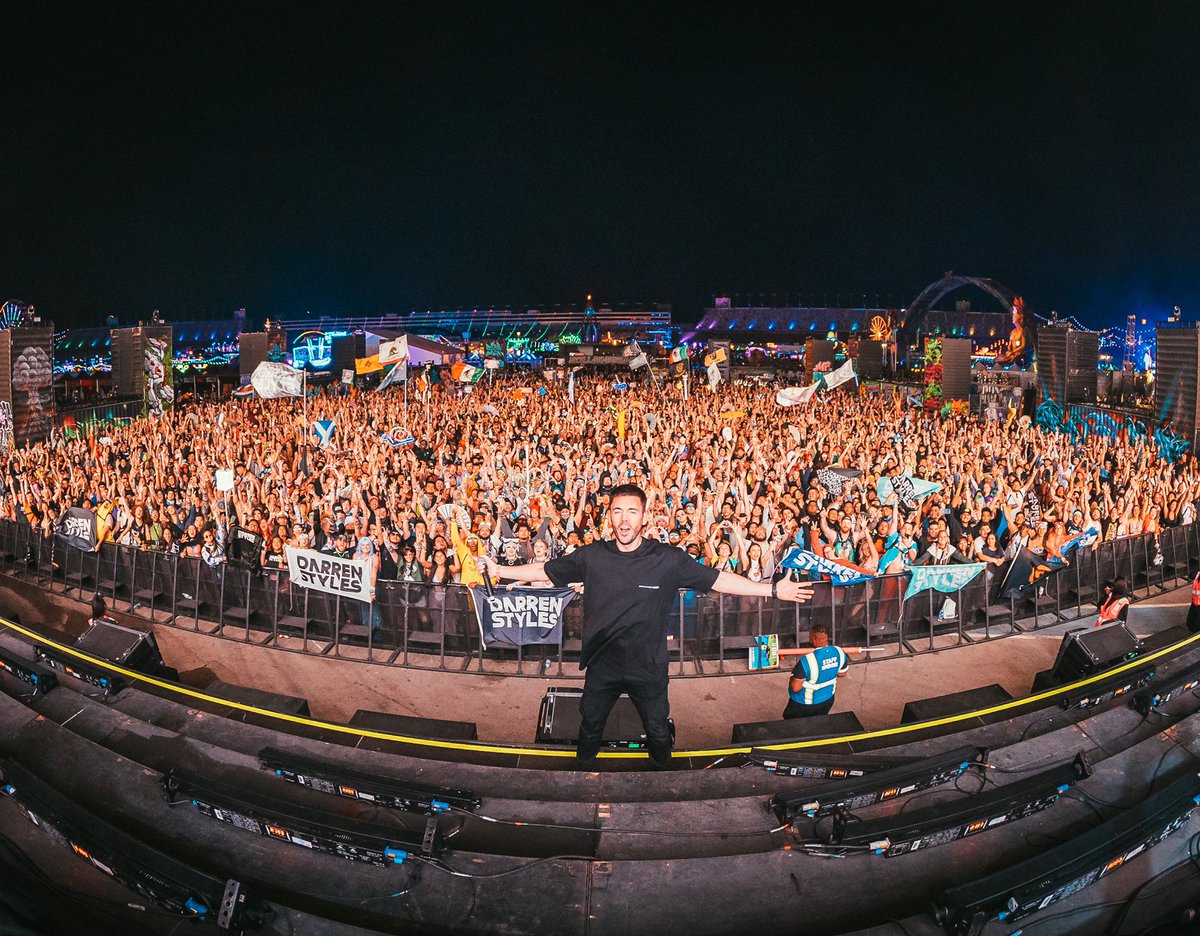 Darren Styles (@darrenstylesuk) on Twitter photo EDC… Despite the elements being against us & causing the speaker stacks to be lowered, you guys seriously showed up and gave it everything under the electric sky 🇺🇸 ❤️ THANK YOU 📸 <a href="/FknStrada/">Alex Estrada</a> EDC… Despite the elements being against us & causing the speaker stacks to be lowered, you guys seriously showed up and gave it everything under the electric sky 🇺🇸 ❤️ THANK YOU 📸 <a href="/FknStrada/">Alex Estrada</a>