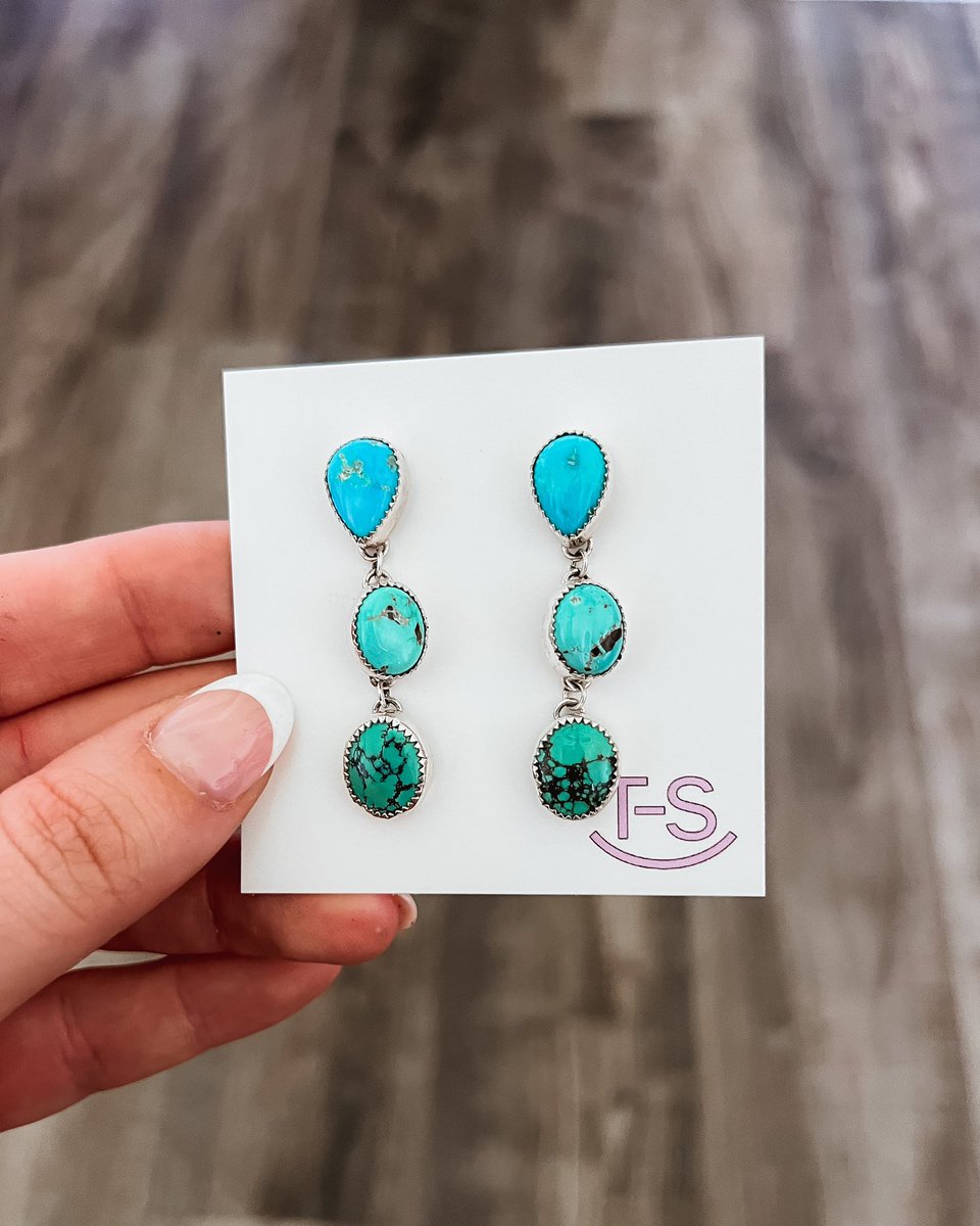 RockinTBarS's tweet photo. Love mixing different shades of turquoise🦋🍀 https://t.co/BGWgATj4jT