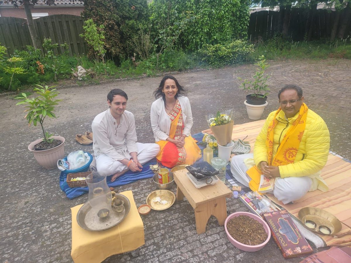 shantikunjmedia's tweet photo. Dr. Chinmay Pandya ji reached Holland, There he established a contract between Vrije University and Dev Sanskriti Vishwavidyalaya. During this, he met the senior officer of the university Dr. Sharda Nandram ji and also performed Yagya. @DrChinmayP @dsvvofficial  #Shantikunjmedia https://t.co/LjHzYG7dWv