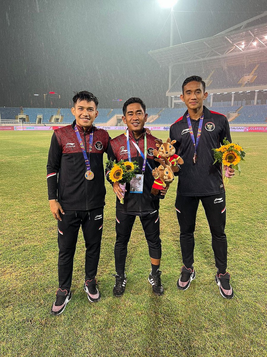 Perunggu 🥉

Insha Allah sampai bertemu di SEA Games tahun depan, harus lebih kerja keras lagi untuk dapat medali Emas!!💪🏻🇮🇩