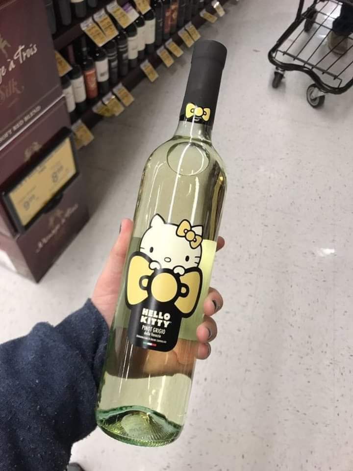 nxstypxet's tweet photo. Veñ, ya te hieron mucho daño. Vamos por un vino de Hello Kitty. https://t.co/8TTcAukEQ9