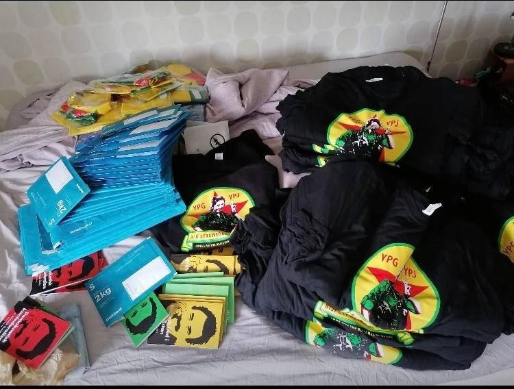 realrojkom's tweet photo. Beställningarna rasar in. Ni som har beställt bör få era saker i dagarna.
Tack Ann Linde och Erdogan för ni väcker engagemang för rörelsen! 😉
Letar du efter något snyggt till sommaren eller något att läsa under semestern kolla in vår webshop!
👇👇
https://t.co/xws6sZypxP https://t.co/0FyA5ZBwCK