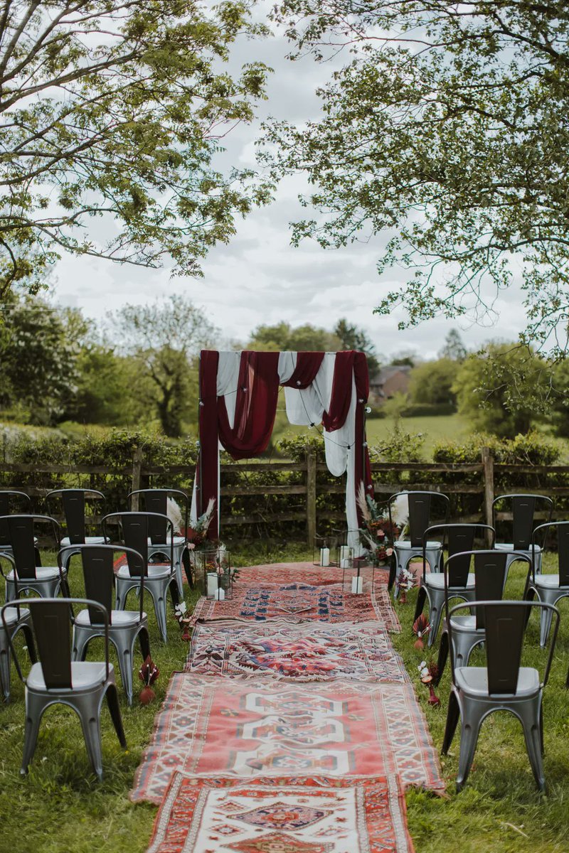 We love a Persian rug aisle! 

↘️Tag who you think would have a Persian rug aisle to walk down ↙️

#prophire #prop #hire #weddinghire #hendohire #mentalhealth #eventshire #eventhireuk #eventshire #eventshireuk #ukweddinghire #ukwedding #brideinwhite #bohostyle #bohowedding