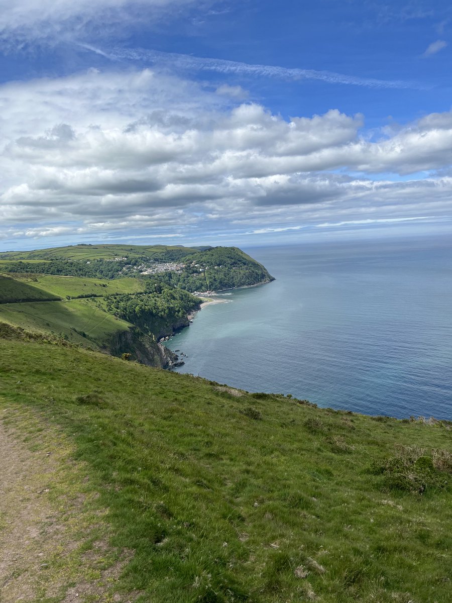 TimTimbav's tweet photo. Beautiful day on Exmoor. Off to find the pub lunch now ๐ #exmoor #countisbury #sunday #sun https://t.co/KJZjNsm7kF