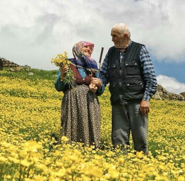 ''Hisler söylenmemeli, hisler hissettirilmeli.''

Cemal Süreya