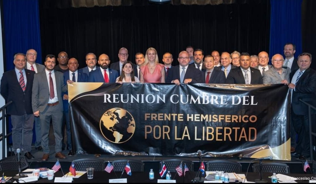 martinelgue's tweet image. Culmina una gira exitosa con reunión Cumbre del Foro Hemisférico por la Libertad.
Se suman líderes de Latinoamérica a la causa y las organizaciones del exilio cubano se unen para tener más fuerza  en la transición que deberá comenzar más temprano que tarde.

#FHPL
#PatriaYVida