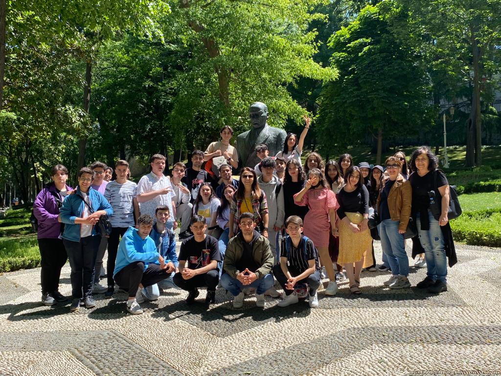 halilakkanatcpl's tweet photo. Müzeler Haftası, her yıl 18-24 Mayıs tarihleri arası kutlanır.
Gezi kulübümüz müze gezisi düzenlemiştir. Müze Haftası  kutlu olsun.
@tcmeb 
@istanbulilmem 
@esenyurtmem 
@vdtctn2 https://t.co/NOQ6xtNBZJ