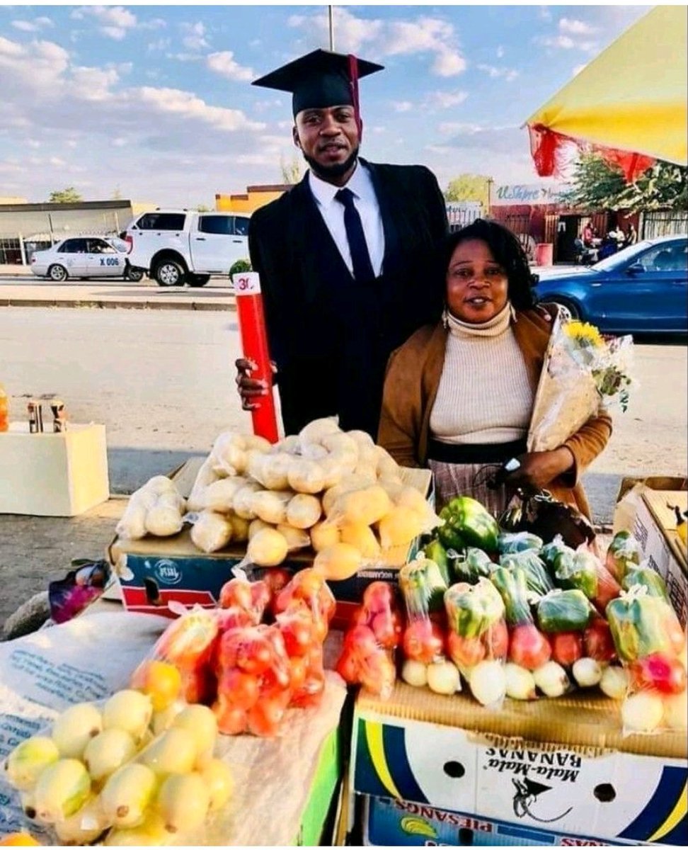 Talungs205's tweet photo. Her hussle got him a degree,salute! https://t.co/CFpMpyrYKa