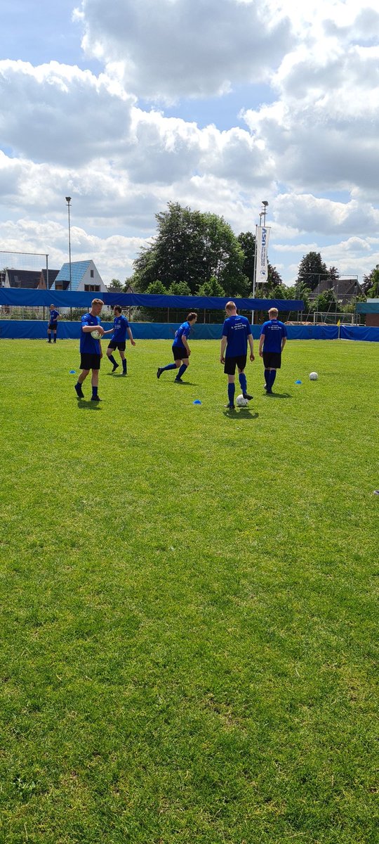 TrinitasOnline's tweet photo. Over 10 min trappen we af tegen @unionsv . Spelen we ons helemaal veilig of is het de club uit Nieuwleusen die de aansluiting vindt? https://t.co/2VkRLtmVmk