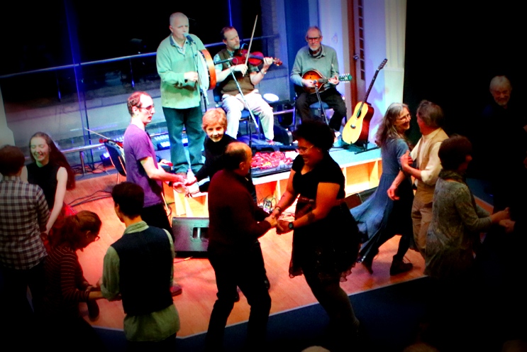 RAMMuseum's tweet photo. Join us on June 2nd for some foot-stomping folk musical performances from the Blue Jewel Ceilidh Band as part of the Jubilee celebrations 🎻✨
Blue Jewel have been delighting audiences for many years, with their eclectic mix of music and witty, relaxed dance vibes!
#devonfolk https://t.co/fQdJYJUy8u