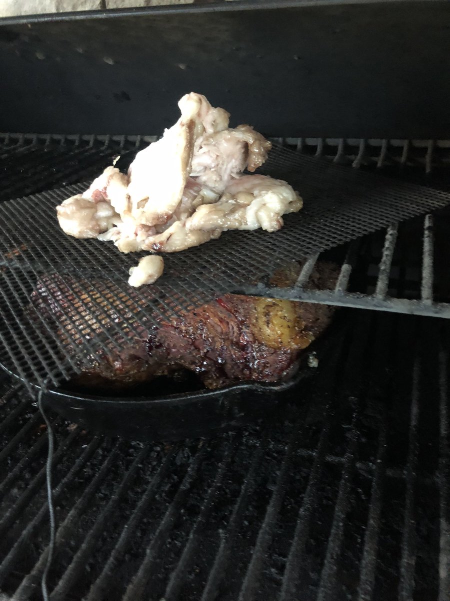 ScottVandepas's tweet photo. @MeatChurch I had an epiphany this morning and thought of you Matt Pittman self basting brisket in cast iron to catch the tallow then pour over when wrapping what do ya think https://t.co/y0pWNpexuN