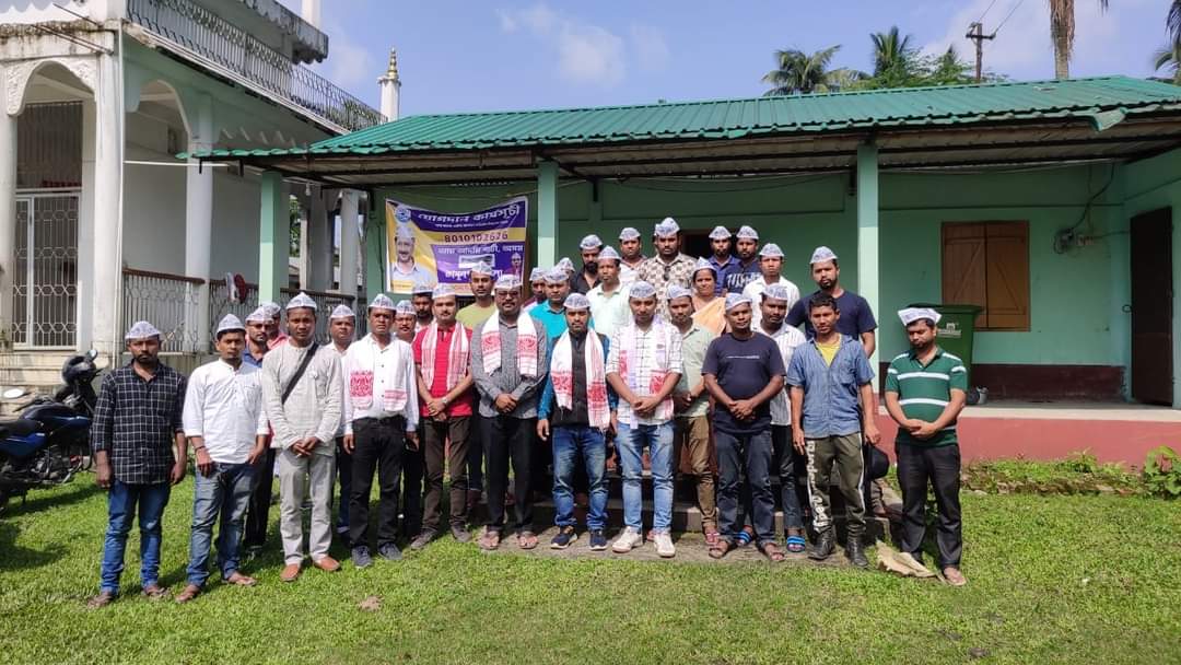 sumanAssam's tweet photo. Today's joining program at Tamulpur Assam,,, many youths join AAP and they are all ready to establish #Honest_Politics in ASSAM.
#JoinAAPAssam
#AAPRising
@ArvindKejriwal @beingAAPian @Dr_BhabenC @123lkd @AssamJoshi @munishkindian @JoinAAP https://t.co/vZykPUcv89