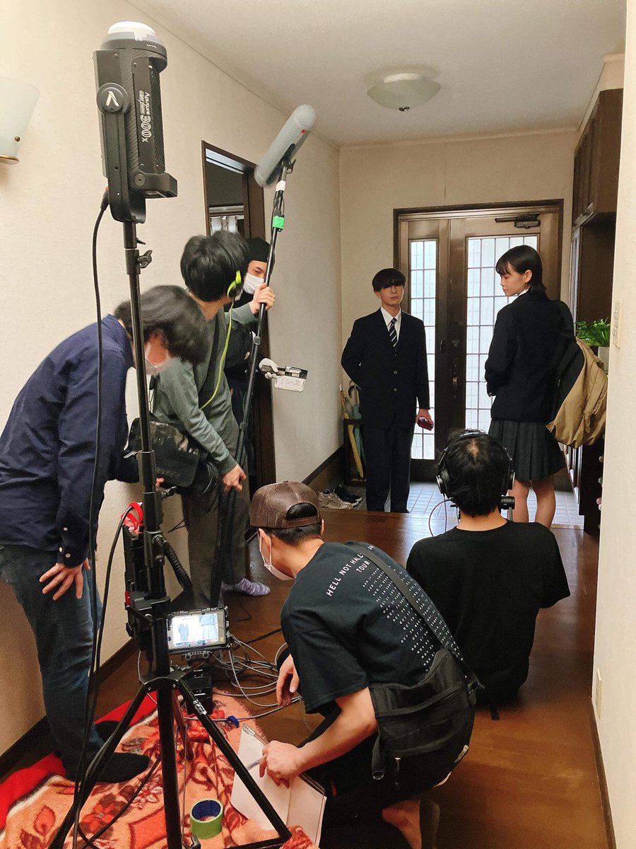 ProjectYamaken's tweet photo. ProjectYamaken内の脚本制作を学ぶスクリプターズで創られた短編脚本『ビターチョコレート』の撮影が行われました！
今回は山岸に変わりメンバーの手塚くんが監督・脚本を担当しました。初参加のスタッフやはじめての分野にチャレンジしたメンバーも！楽しい１日となりました。 https://t.co/h4bp0rtZI9