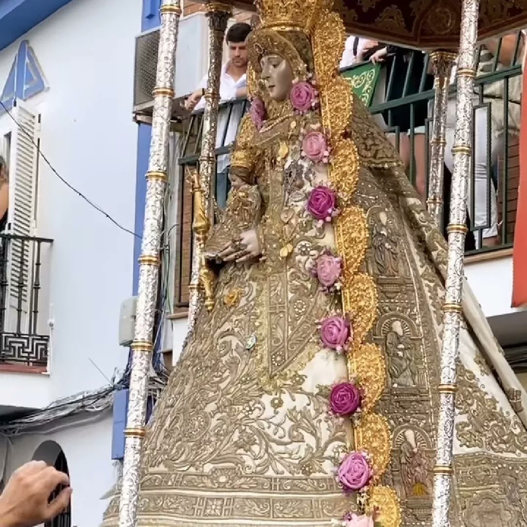 bordadosperales's tweet photo. Solo Ella llena el alba 💚
Procesión de Ntra Sra del Rocío por Almonte.
"Mis manos bordan Tus sueños"
https://t.co/fNcx4TDE7S
#rocio #almonte #hdadmatriz #hdadmatrizalmonte #virgendelrocio #ntrasradelrocio #tiendacofrade #triana #pureza48 #sevilla #españa #bordadaenespaña #spain https://t.co/WjmAD9dC0V