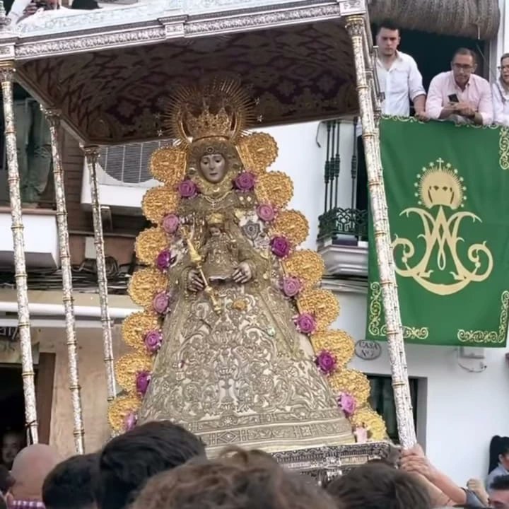 bordadosperales's tweet photo. Solo Ella llena el alba 💚
Procesión de Ntra Sra del Rocío por Almonte.
"Mis manos bordan Tus sueños"
https://t.co/fNcx4TDE7S
#rocio #almonte #hdadmatriz #hdadmatrizalmonte #virgendelrocio #ntrasradelrocio #tiendacofrade #triana #pureza48 #sevilla #españa #bordadaenespaña #spain https://t.co/WjmAD9dC0V
