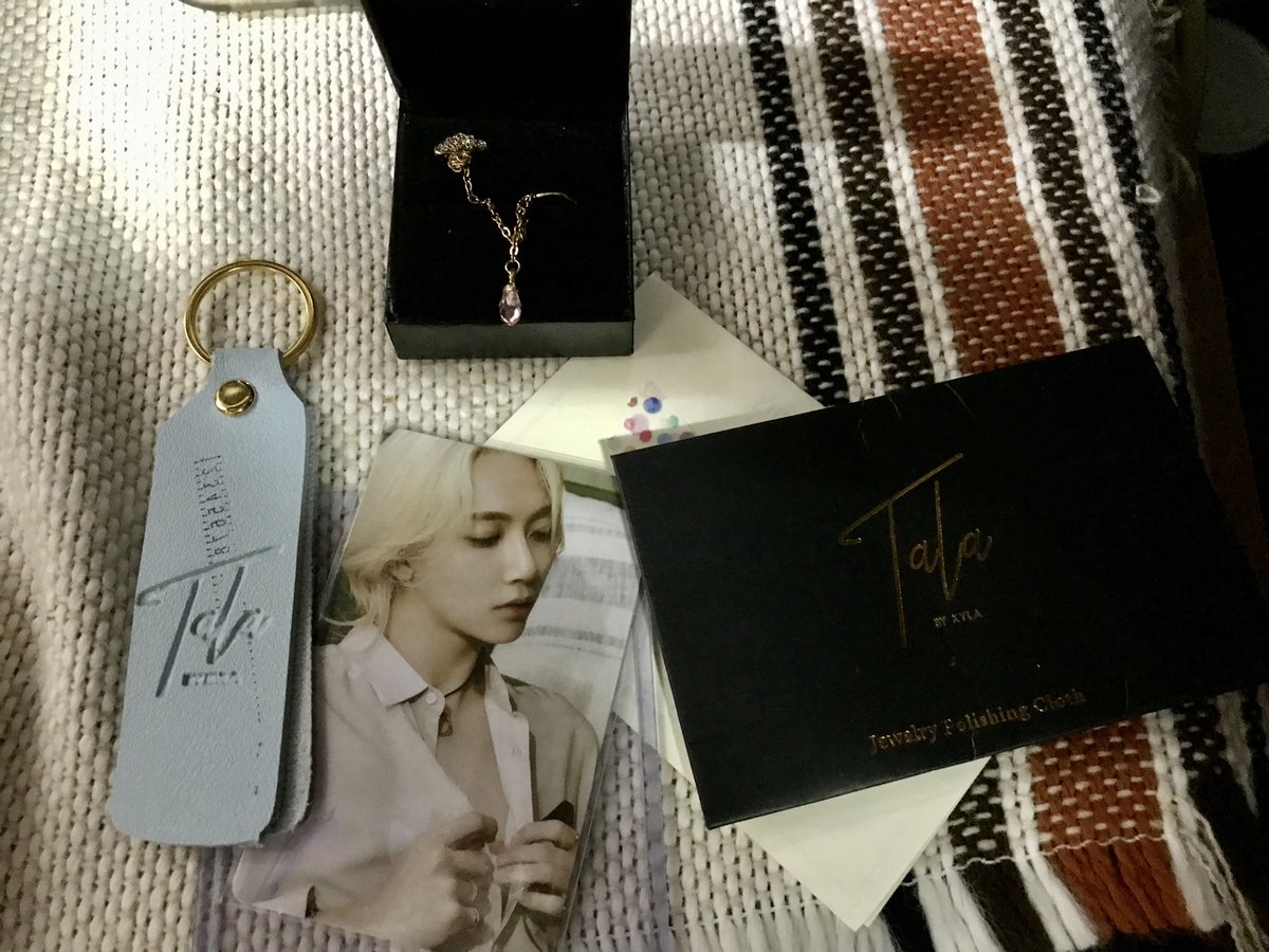 JNHXDNCRCH's tweet photo. #KlyMails
Di ko alam paranv medyo mainit dito 🔥🥵ay sorry, tas ang cute nung tala 😭 anyways bakit ba need ko mag vouch sayo🙄 charot HAHAHAAHAH. Thank you bb sa pag bili nung tala ko and thank you kay Jeonghan 🤍 @wcngyv_
#ThanKly 🙄 https://t.co/ErmrpKuIGJ