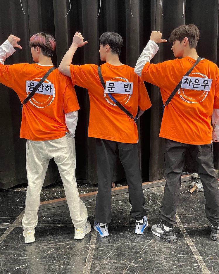 ar0hahwaiting01's tweet photo. sanha posting runningman behind pics w the hyungs 💕
#윤산하 #아스트로 #ASTRO https://t.co/q8L9n2lHZf
