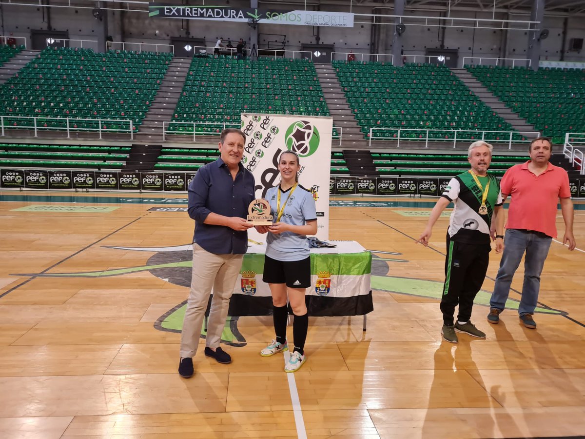 FedExFutbol's tweet photo. 👏👏👏¡Enhorabuena #CDAlmendral, 🥇CAMPEÓN DE EXTREMADURA #Femenino👧 #FútbolSala🥎 al imponerse 5-2 al @EscuelaMorala en la final disputada en 📍 Cáceres #JugamosEnEquipo https://t.co/MQcbExDT9R