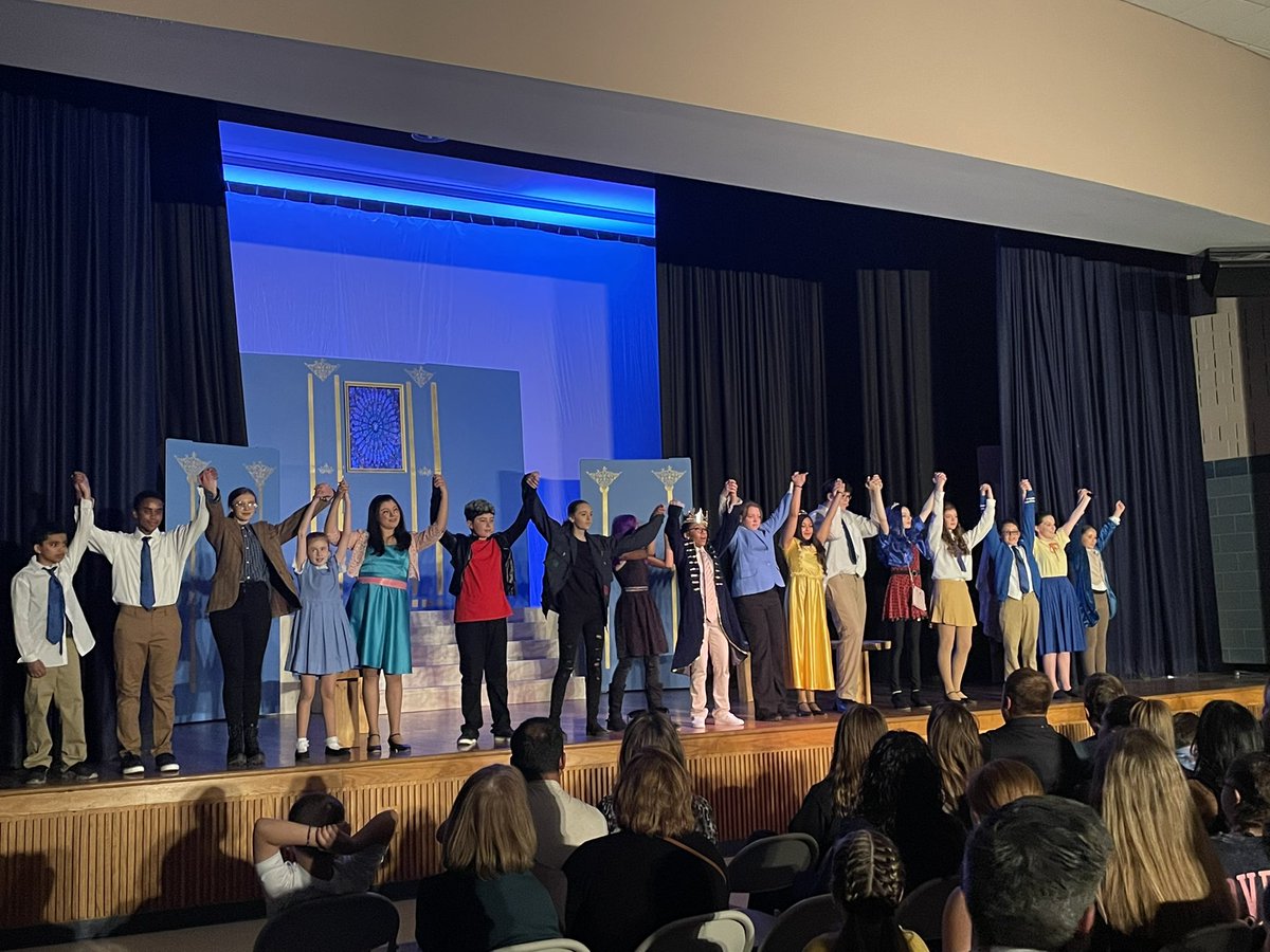 MrsWheeler_RMS's tweet photo. Congratulations to the RMS cast and crew on a wonderful performance of The Descendants! @RMSDracut https://t.co/IumjQ6YqdA