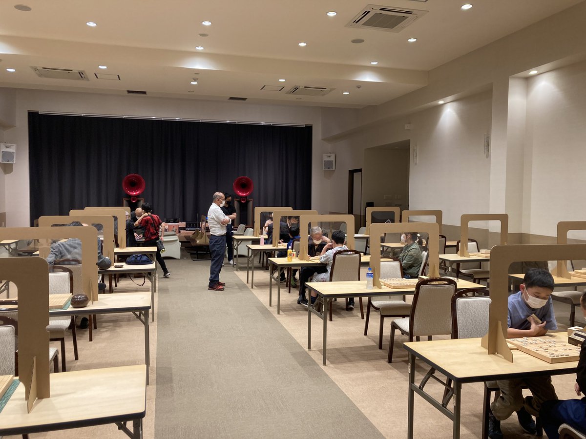 tatuya00925's tweet photo. 今日は喜多方に新設した囲碁将棋サロン北の森を訪問しました　圧倒的な会場の広さ　最高100台停れる駐車場　国道沿いにありアクセスのしやすさ　200人クラスの大会も開ける完璧な設備です　使い方は無数に考えられるので　囲碁将棋の大勢の人に利用して頂く為RTお願いします
#囲碁　#将棋　#関の囲碁旅 https://t.co/ppZSyfLOM9