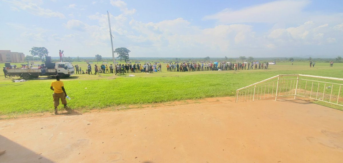 josh_erias's tweet photo. @BusitemaUni Vs @BugemaUniv
Just kicked off
BUS 0 : 0 BUG
#BUSBUG
Keep the predictions coming
@IAMMarcel7
@ElvisTrich
@Xandercage906
@SmilesTitus
@Zzaabu_Divine https://t.co/vNmaRoGN4e