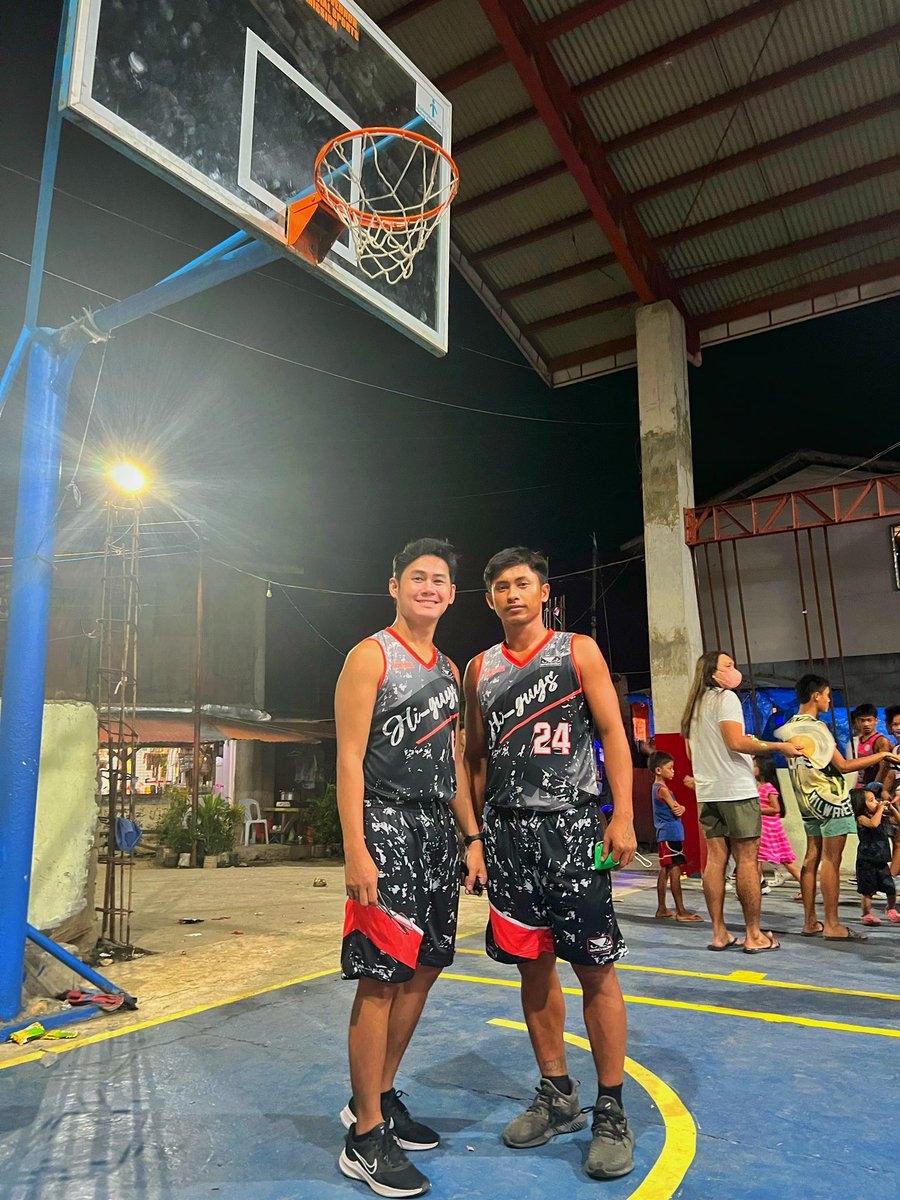 jonthewicked's tweet photo. Brothers 🏀 #bestinuniform https://t.co/lLOlc24aro