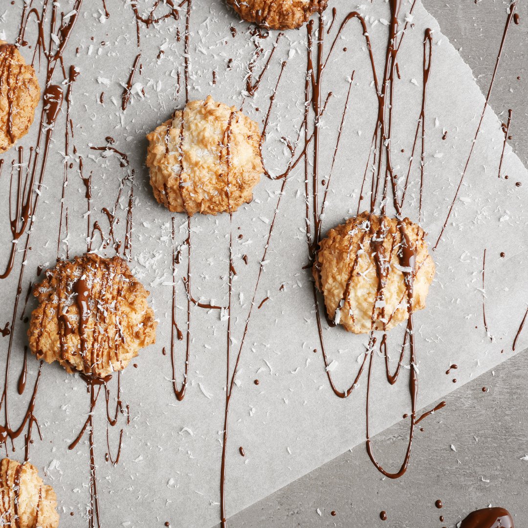 bestbakingtips's tweet image. Not only parchment paper helps cookies bake more evenly, but also its non-stick quality helps prevent them from breaking when lifting them off the sheet.

#bakingtips #bakingtime #bakingblog #bakefeed #bakinglovers #bakingathome