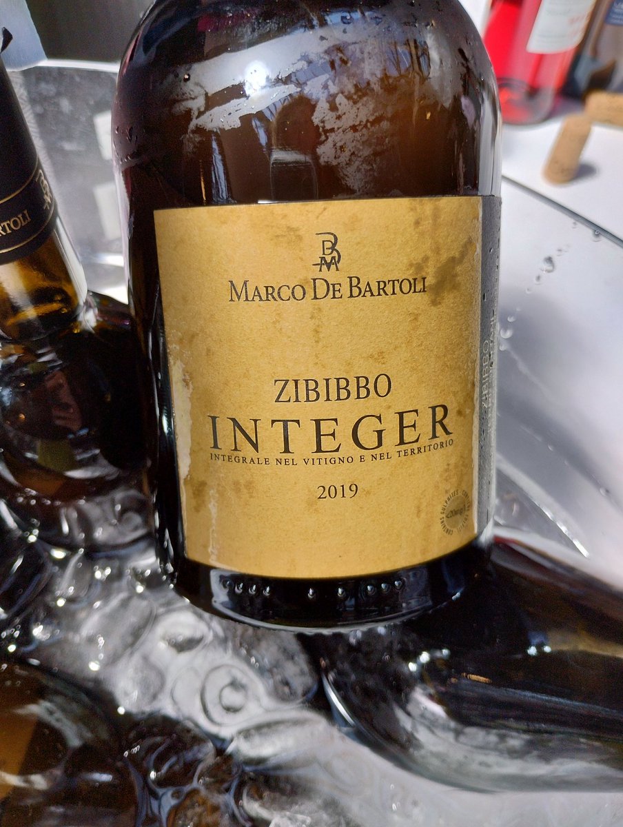 emmabentley87's tweet photo. Zibibbo is famously peaches, syrup and whatnot but in this expression it's mint and lemon balm! Love! #marcodebartoli #realwinefair https://t.co/4XOCYsyboI