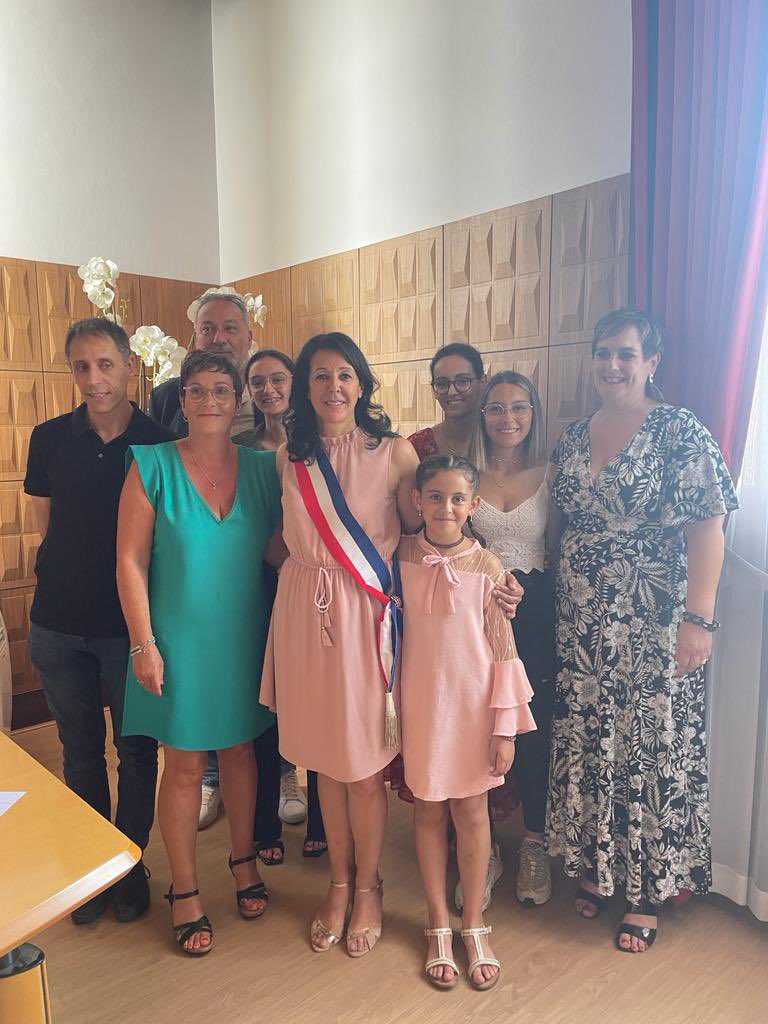 NadCarcasset_91's tweet image. Un week-end d’élue #locale, un week-end #AvecVous 

L’occasion de célébrer 2 mariages, supporter nos footballeurs du #SGS et retrouver les années 80 à la piscine d’en face.

Puis, ce matin, soutenir les organisateurs du cross de @VilledeMorsang.

#Circo9110 #legislatives2022