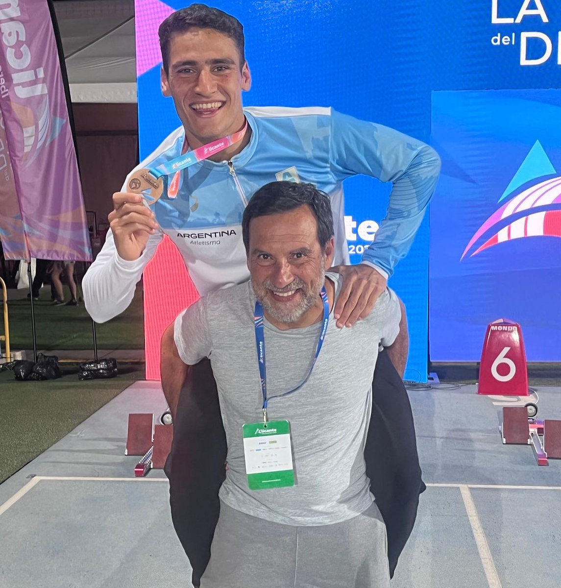 carasaki10's tweet photo. #Alicante2022 | Detrás de los bronces de @Fran_Florio (100) y @larregina_elian (400) y del PB de @Florlamboglia92 (100) en el Iberoamericano de atletismo está el brillante laburo de @javomorillas, el mejor entrenador de velocidad de 🇦🇷. Enorme salto de calidad en la pista. https://t.co/l2PaJYl58a
