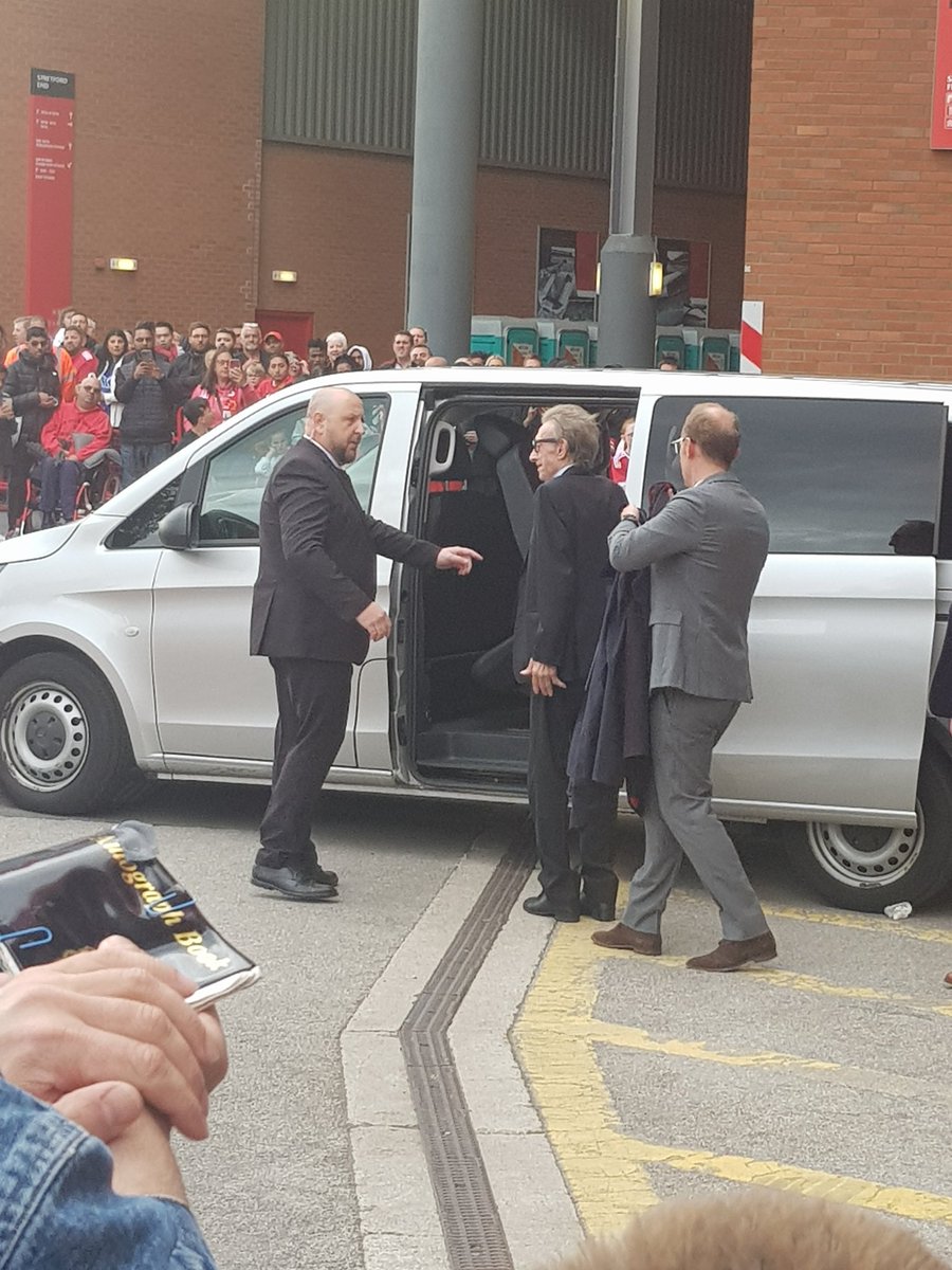 shellybobs23's tweet photo. Another great day at @ManUtd yesterday. We might not have won but still a fad day and we met a lot of the players ⚽️❤ @BoothferryPS 
@MissWare18 @MrsManson2M #LegendsOfTheNorth https://t.co/ZTjrGlBv3U