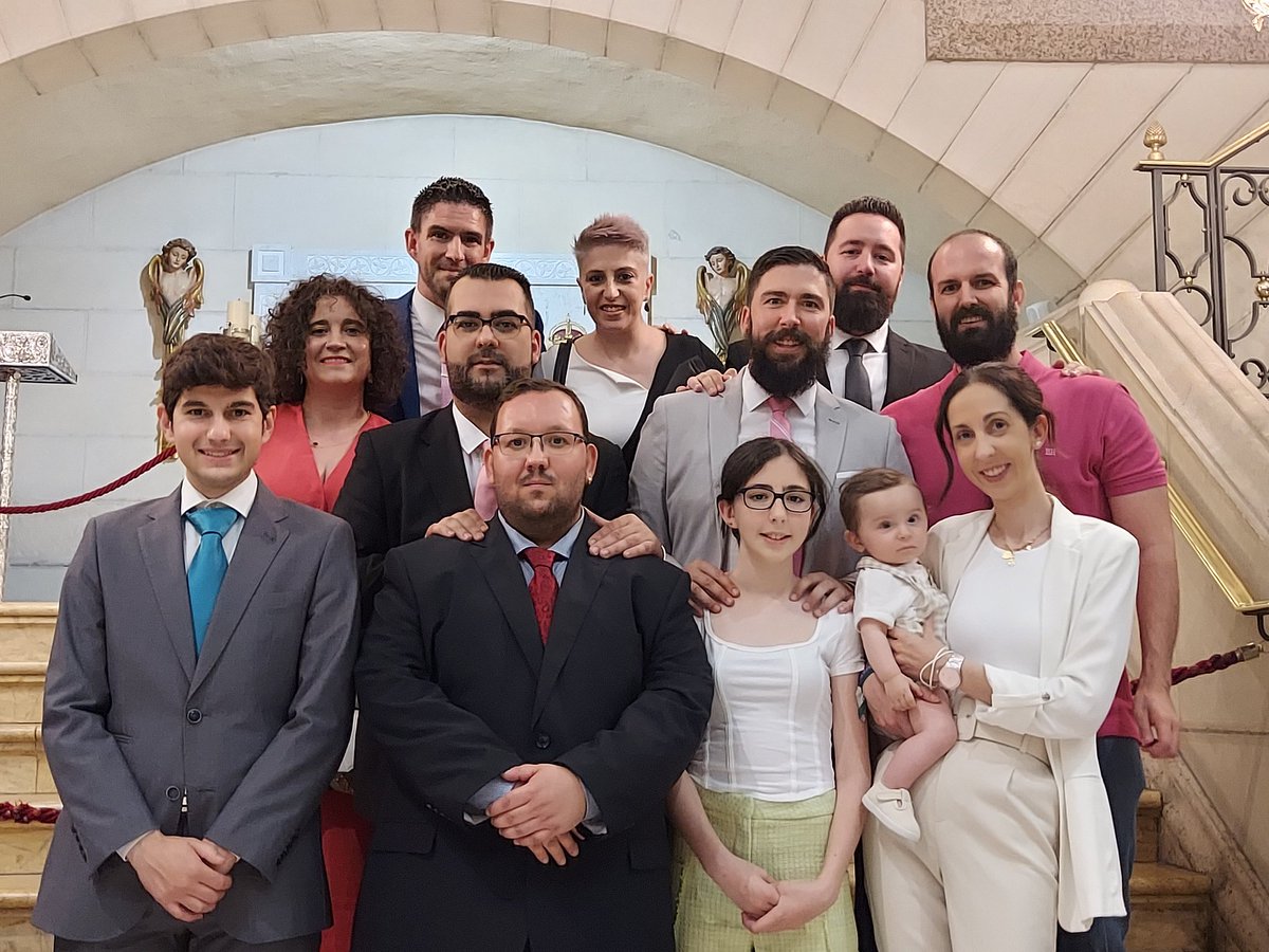 HdadPerdonMad's tweet photo. Ayer fue ordenado sacerdote Esteban Martínez González, hermano fundador de nuestra corporación, miembro de la Junta de Gobierno de 2010 a 2015 y costalero de nuestra cuadrilla. Esteban presidirá la misa del primer día del Triduo el próximo 2 de junio. Enhorabuena D. Esteban. https://t.co/N2gs8BEHGH