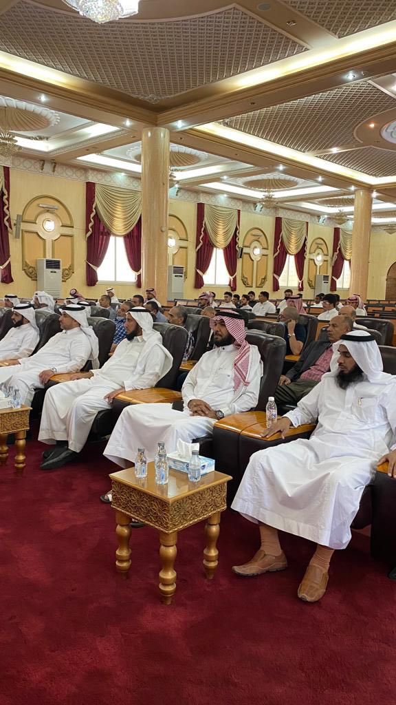 BahaUniversity's tweet photo. #تغطية | #جامعة_الباحة | 
أقامت كلية العلوم والآداب بالمندق الحفل الختامي للأنشطة الطلابية للعام الجامعي 1442-1443هـ تضمنه تكريم المشاركين من الطلاب واعضاء هيئة التدريس في برامج الأنشطة الطلابية بحضور سعادة عميد الكلية ووكلاء الكلية وعدد من أعضاء هيئة التدريس والطلاب. https://t.co/ONLA2yajab