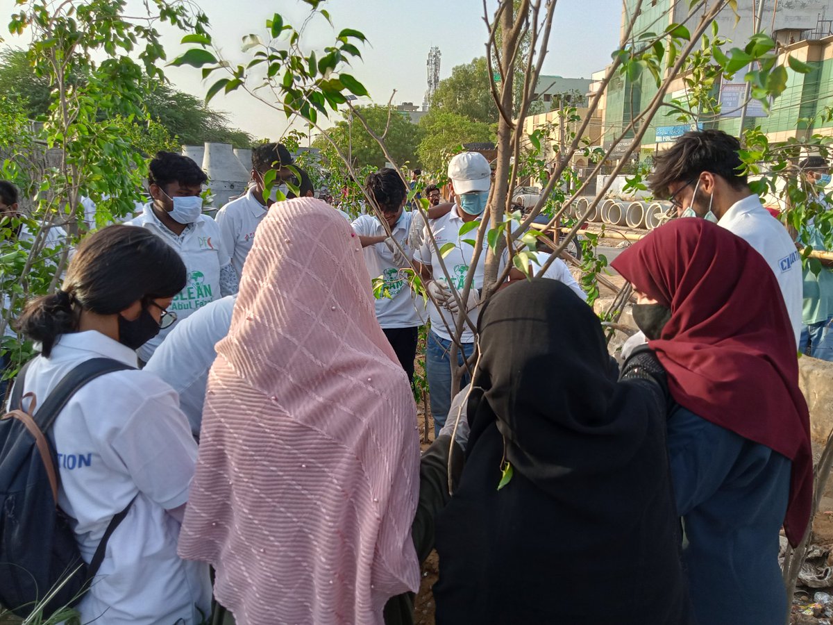 CIIFoundation's tweet photo. “He who plants a tree. Plants a hope.” - Lucy Larcom

The plantation has begun 🌱🌏

We're humbled seeing the participation in the Cleanliness Drive at Abul Fazal today!

@FollowCII @TrustPtc @OfficialSdmc @CMODelhi https://t.co/MY2Wy53Wli