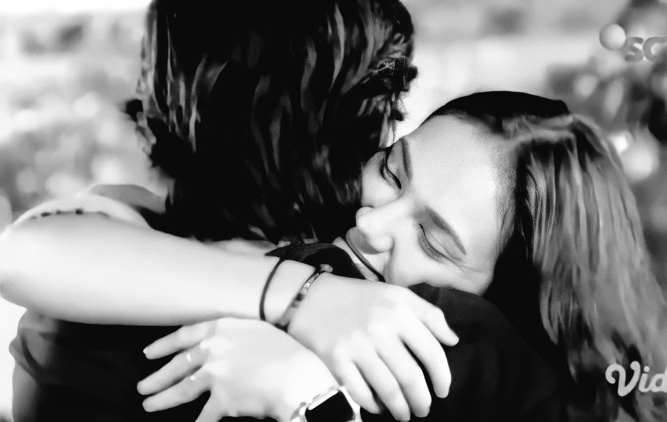 SamudraCinta_'s tweet photo. [Fajar Cornelia on screen]

Deep hug 🤗❤

Cc : @sinemart_ph @SCTV  
Cr : Skrinsut [EPS 669]

#FaLia #FajarCornelia #ThrowbackScene #BHSI https://t.co/tLvOCYo2S9