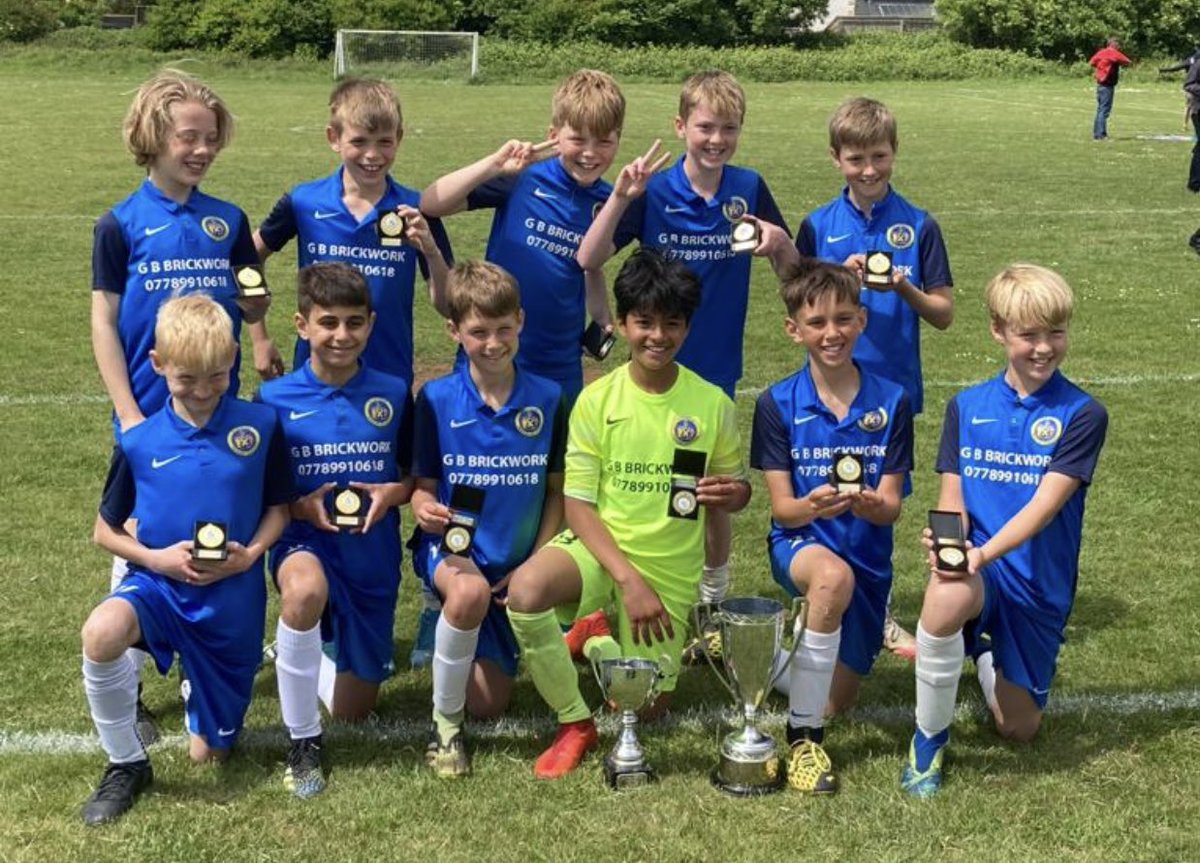 StAlbansSchools's tweet photo. Yesterday were the final matches of 21/22. What a season for the u11 lads and lasses. 
🏆🏆 Yellows (Cotswold Cup, SC Intermediate)
🏆🏆 Blues (GRML, SC Plate)
🏆 Girls. (SCL) https://t.co/3uOy2KFOma